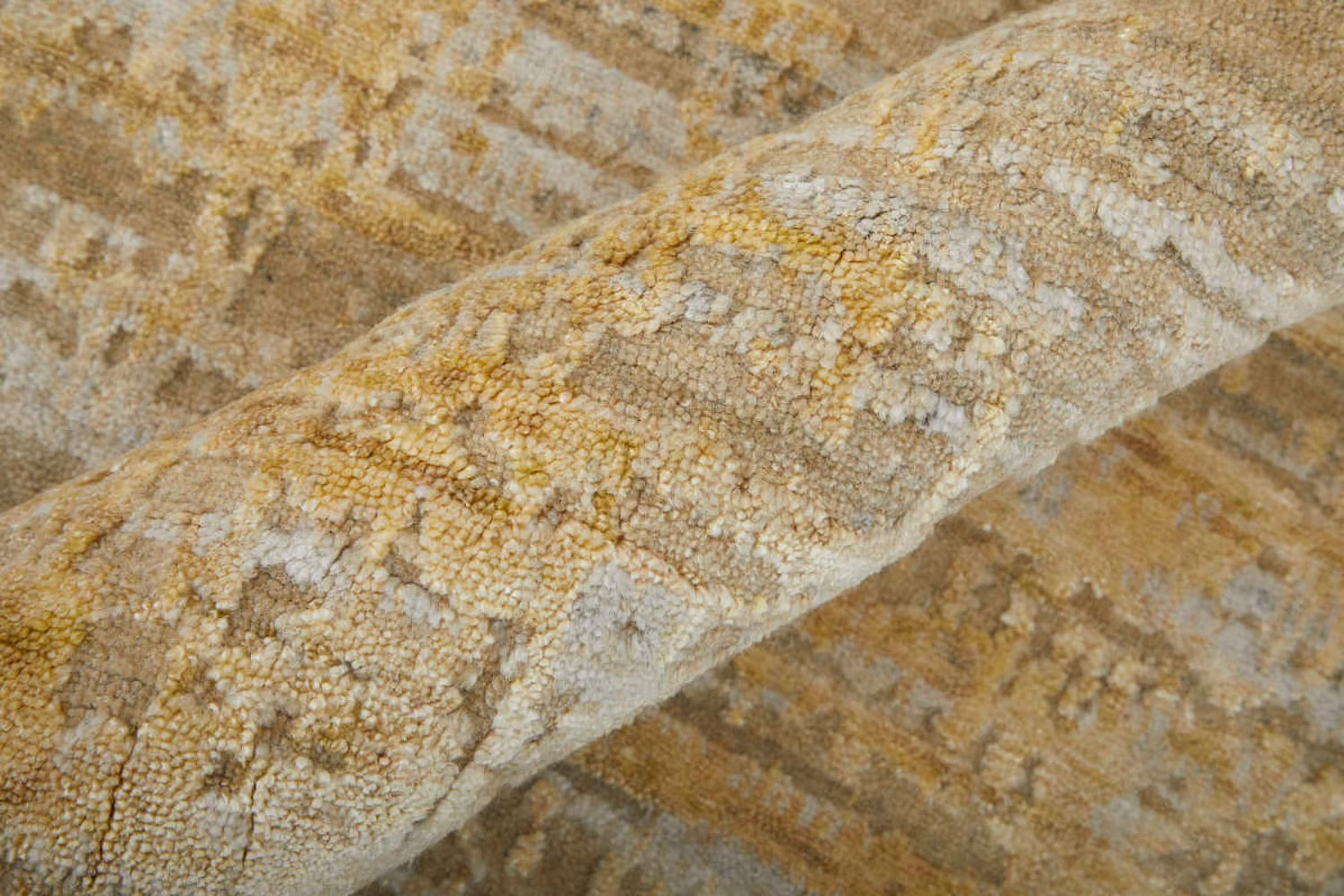 East FQ Gold Ivory
