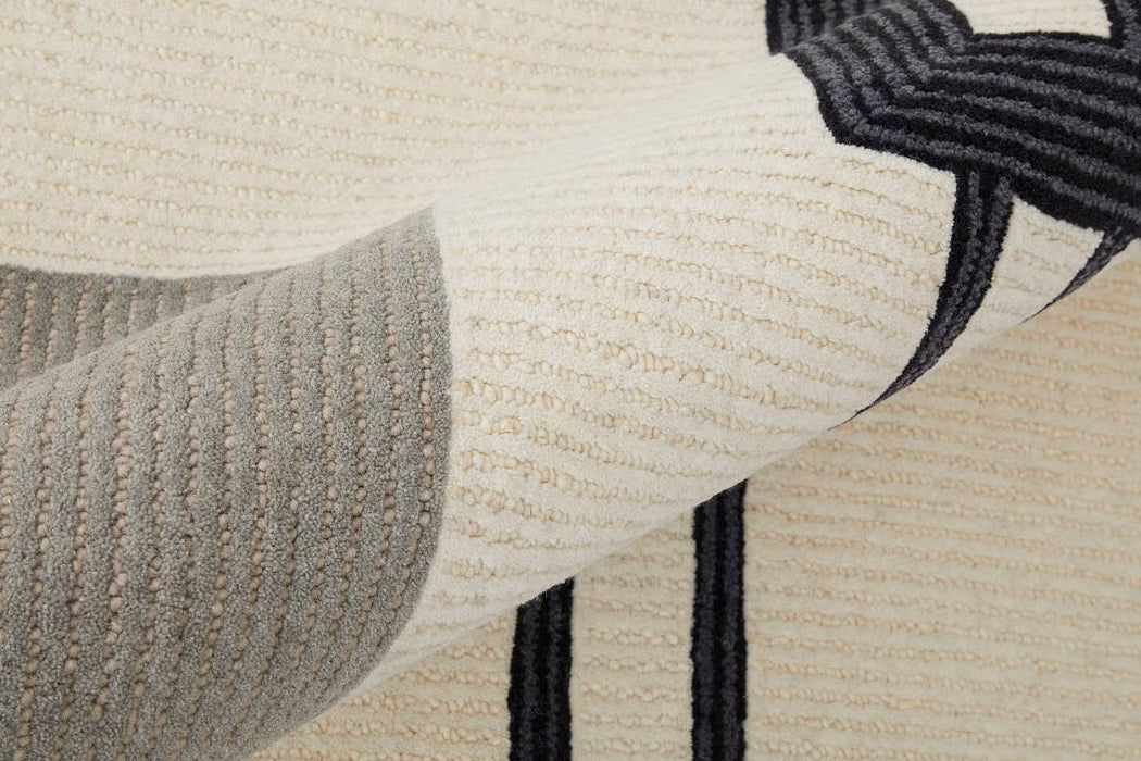 Maguire 99 Ivory/Black