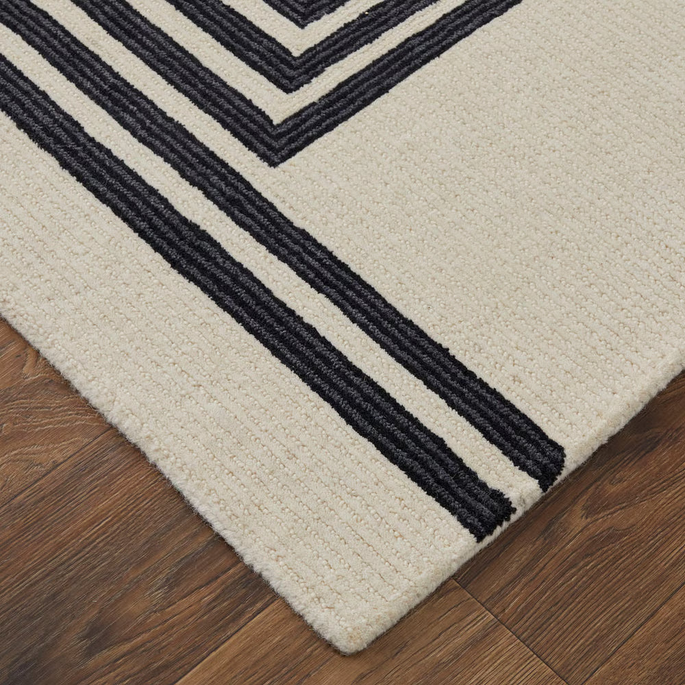 Maguire 00 Ivory/Black