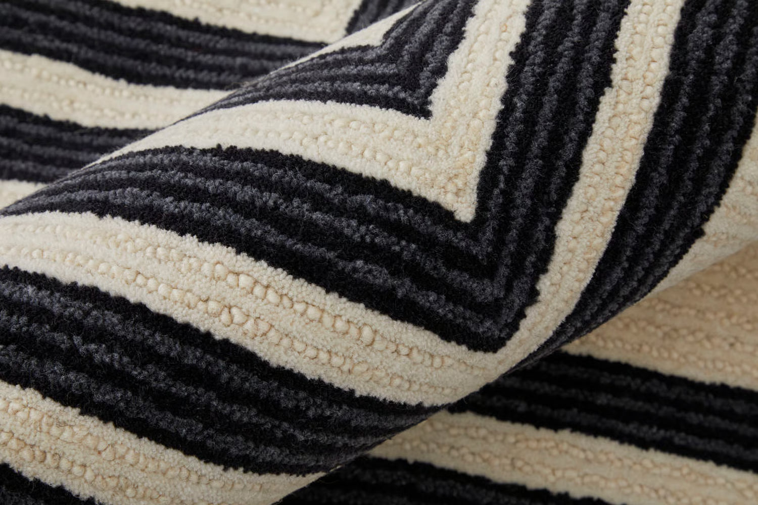 Maguire 00 Ivory/Black