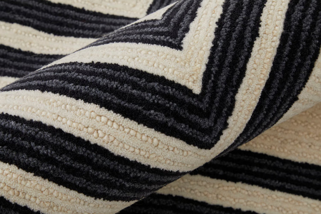 Maguire 00 Ivory/Black