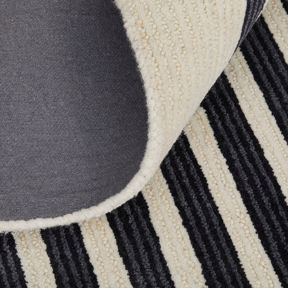 Maguire 00 Ivory/Black