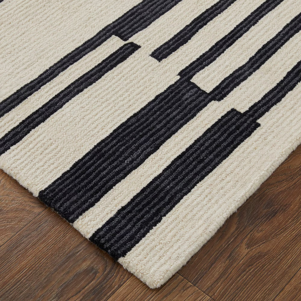 Maguire 01 Ivory/Black