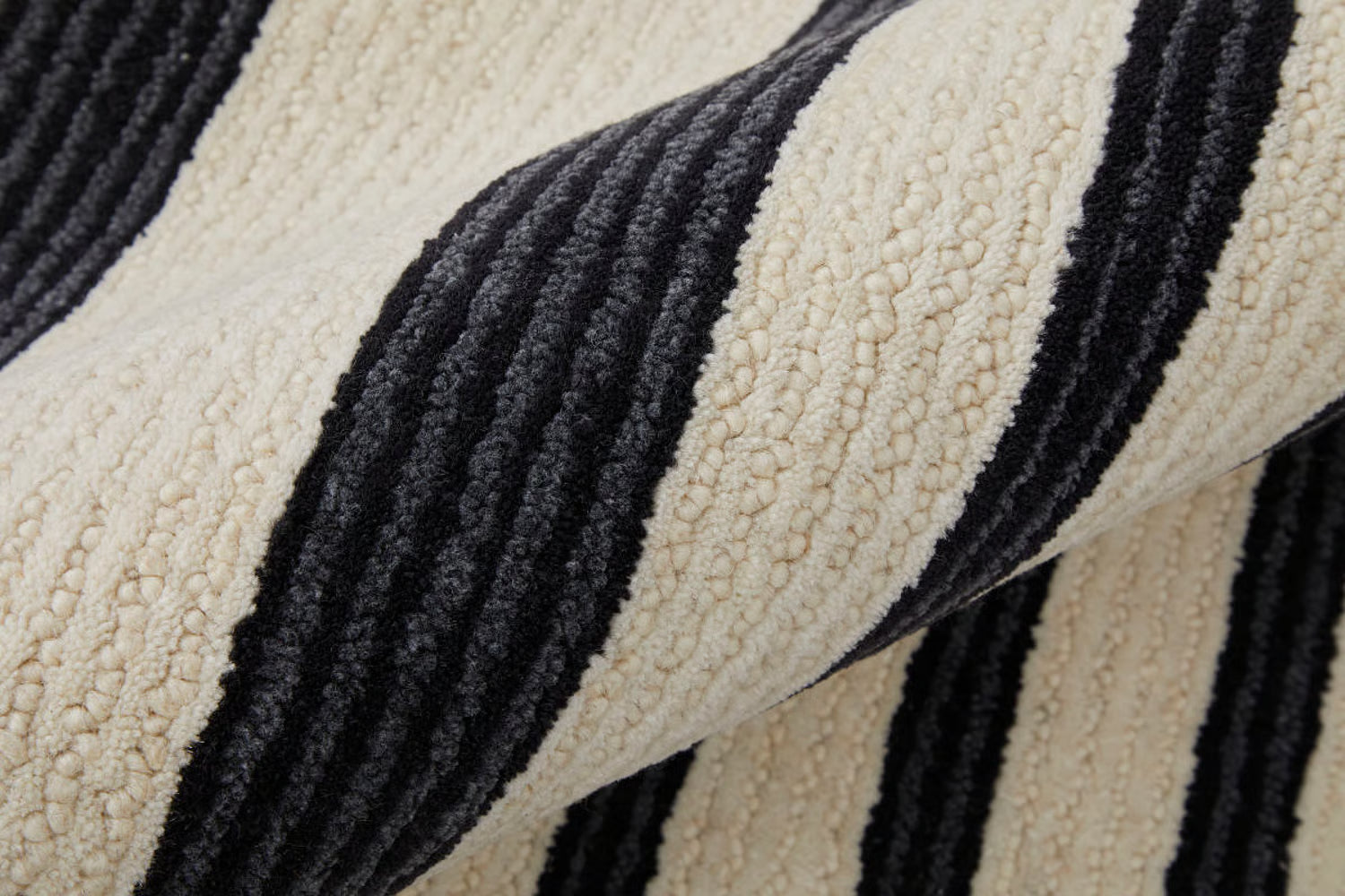 Maguire 01 Ivory/Black