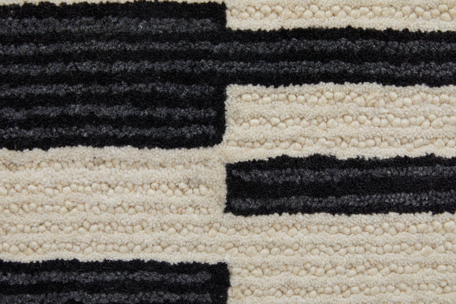 Maguire 01 Ivory/Black
