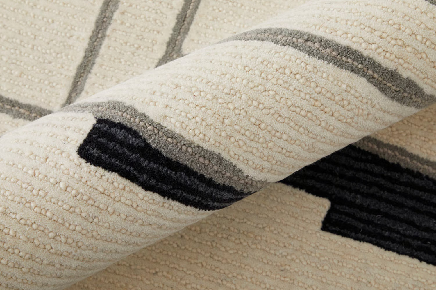 Maguire 02 Ivory/Black