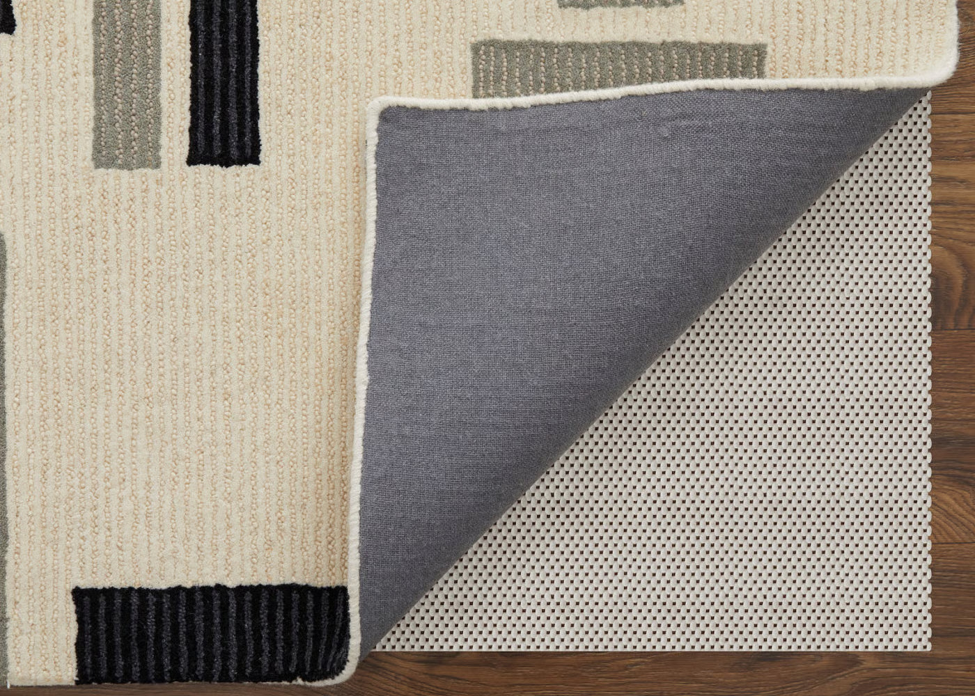 Maguire 03 Ivory/Black