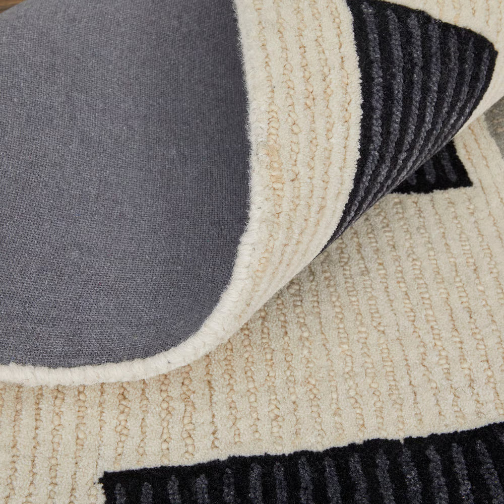 Maguire 03 Ivory/Black