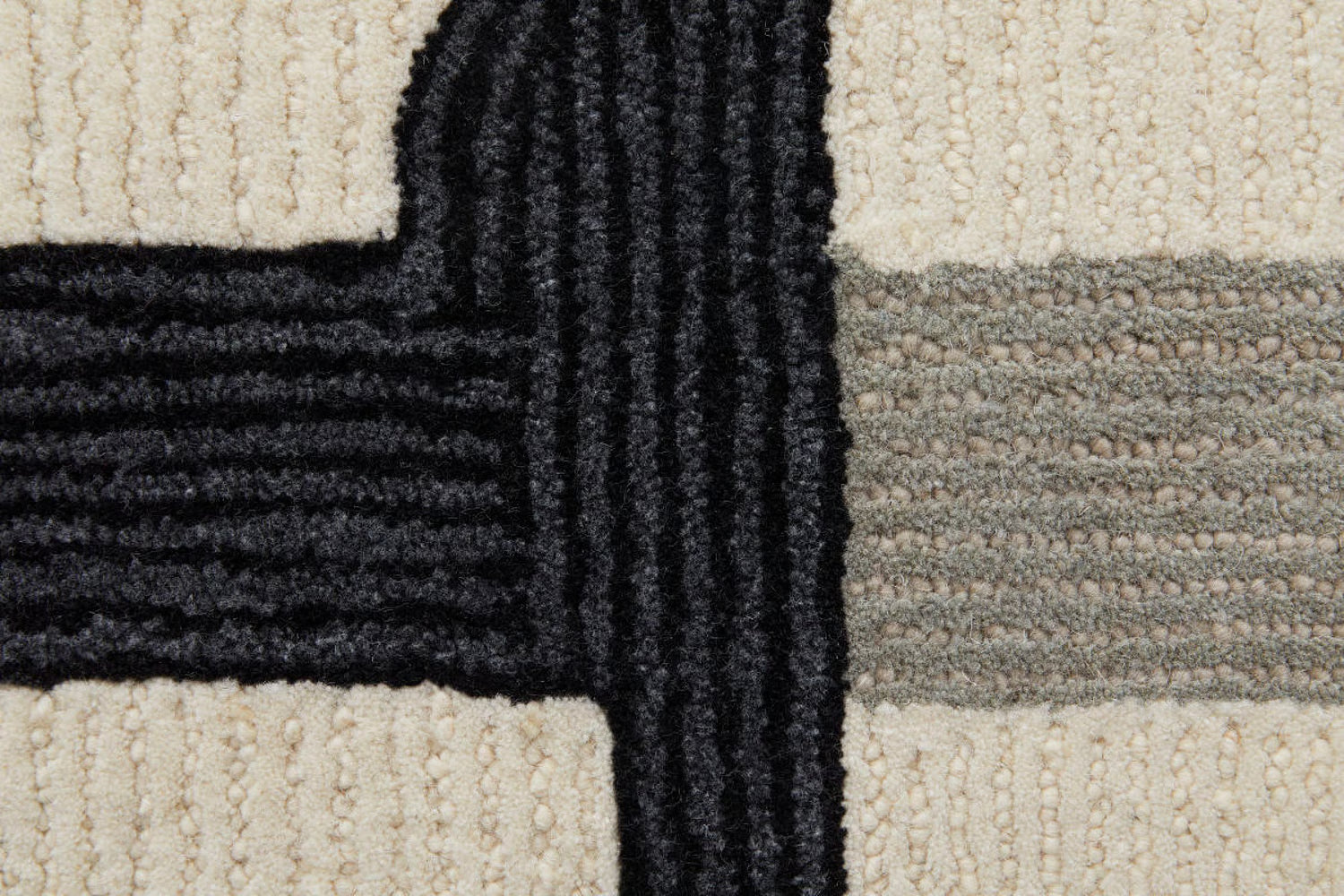 Maguire 05 Ivory/Black