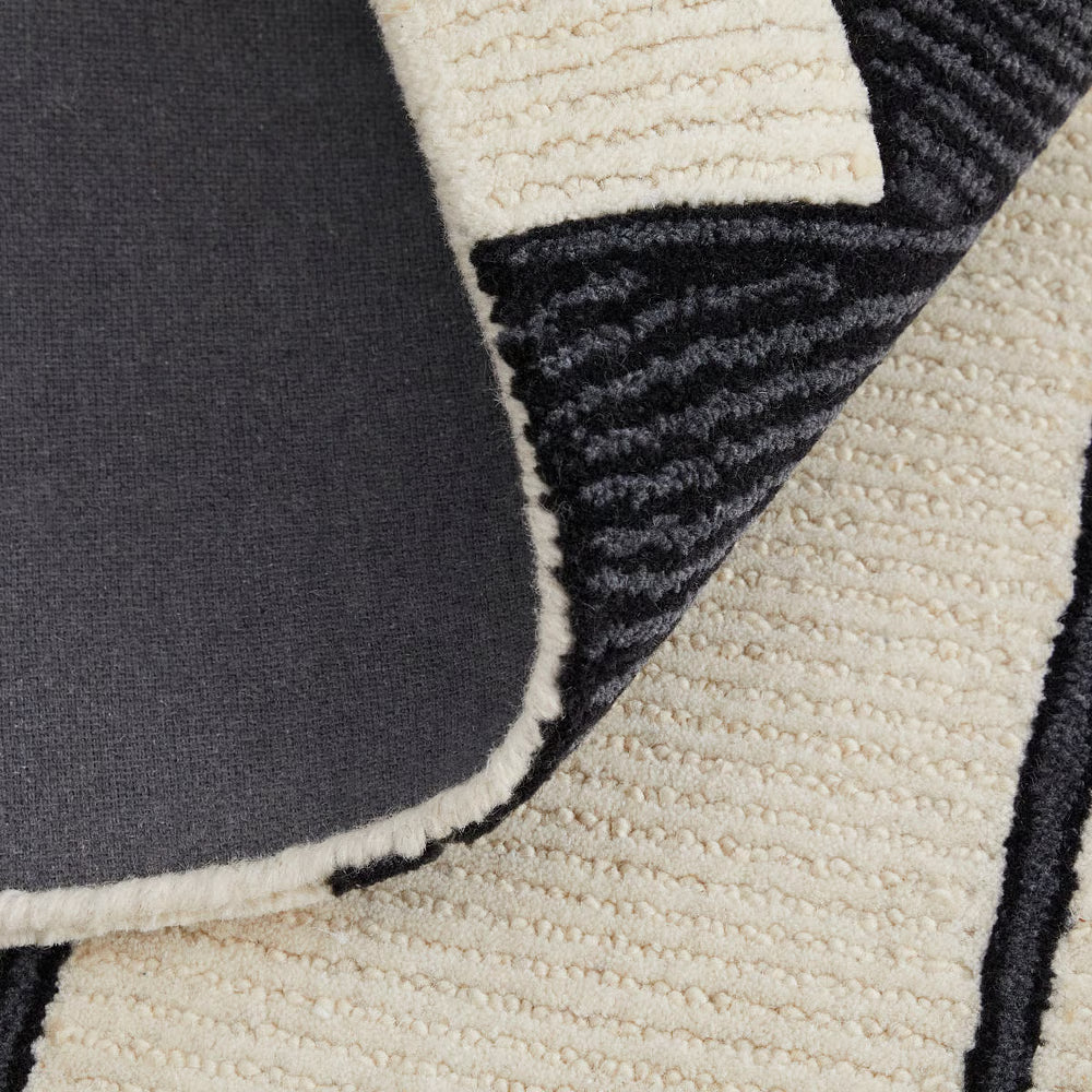 Maguire 05 Ivory/Black